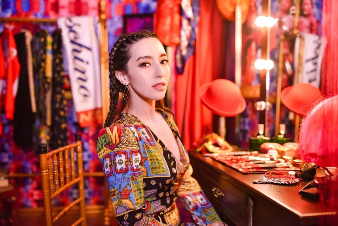 梁心頤 Lara Veronin