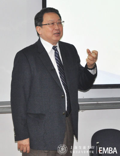 趙怡教授以豐富的實例形象生動地闡釋中西方溝通的區別