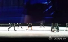 一場只有腳的創意走秀表演