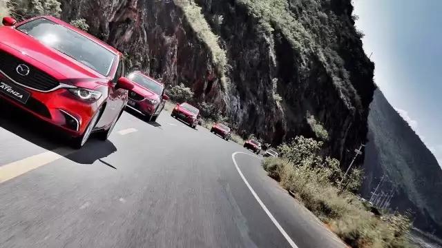 開業慶典：都是要照鏡子整一整