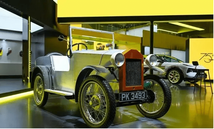 上海車展路特斯展臺活動現場